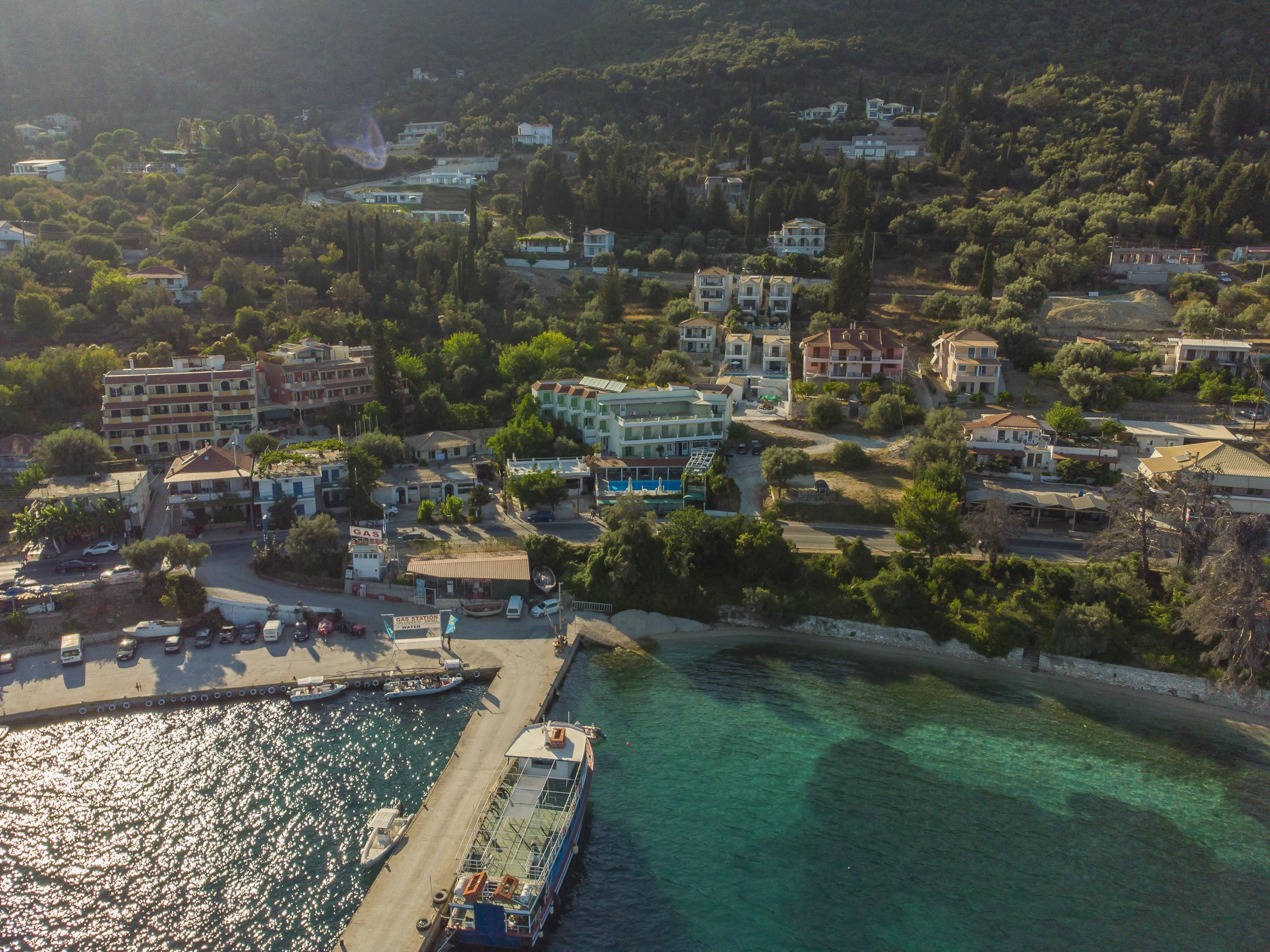 Tropicana Inn نيدري المظهر الخارجي الصورة