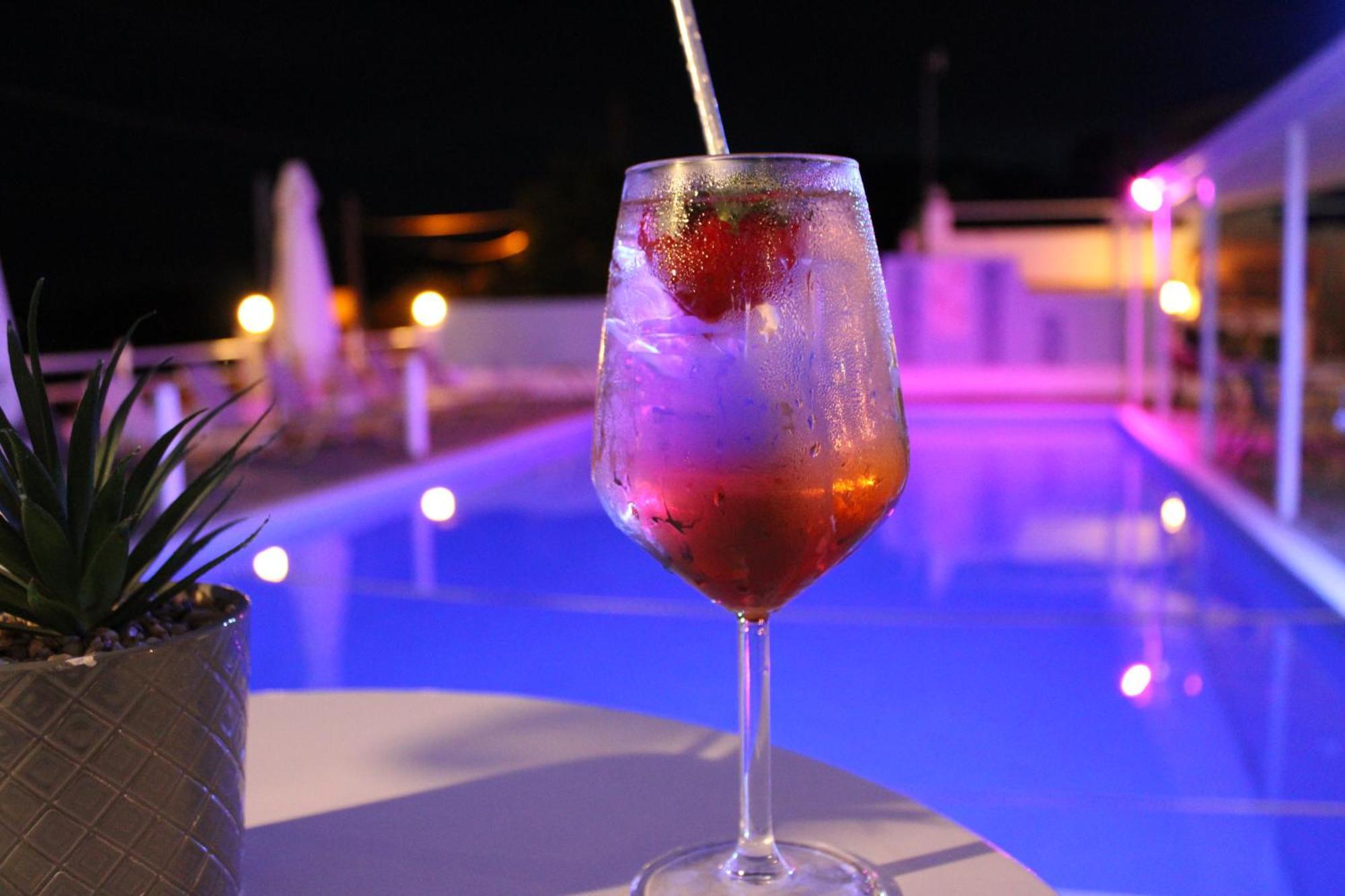 Tropicana Inn نيدري المظهر الخارجي الصورة