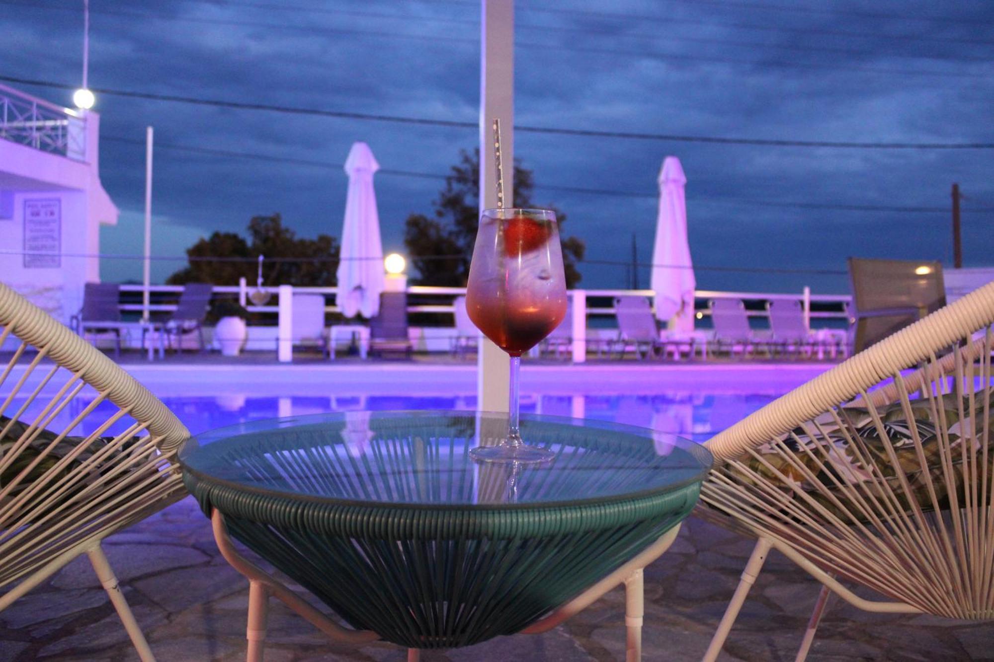 Tropicana Inn نيدري المظهر الخارجي الصورة