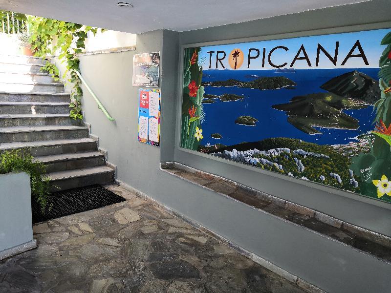 Tropicana Inn نيدري المظهر الخارجي الصورة