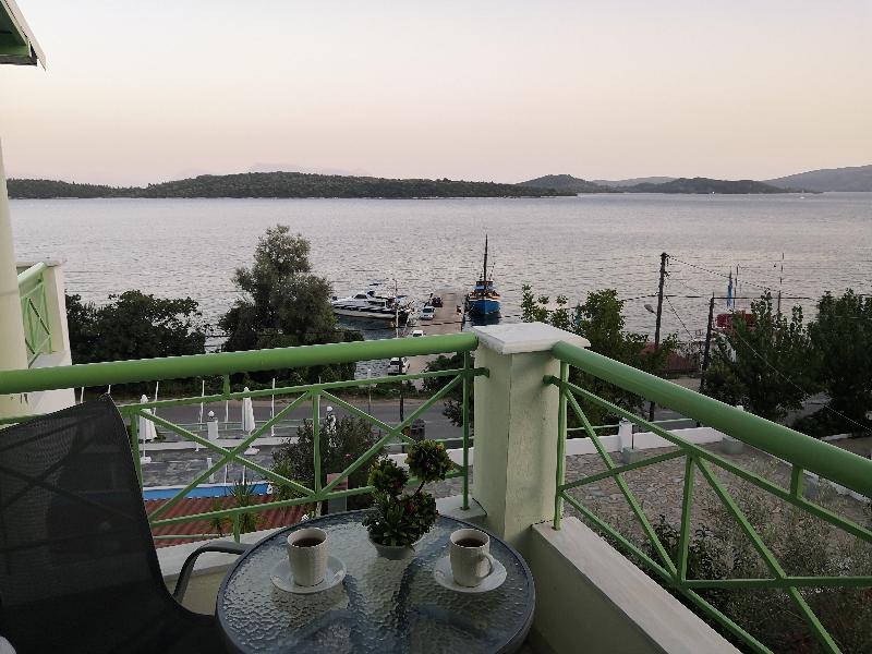 Tropicana Inn نيدري المظهر الخارجي الصورة